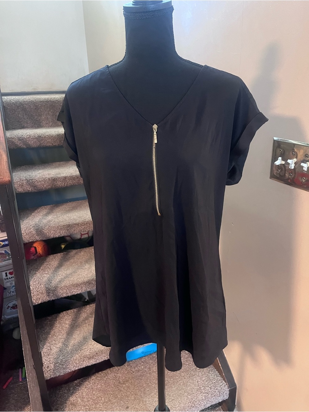 Express Women’s Top Black with Gold Zipper Back Size Large